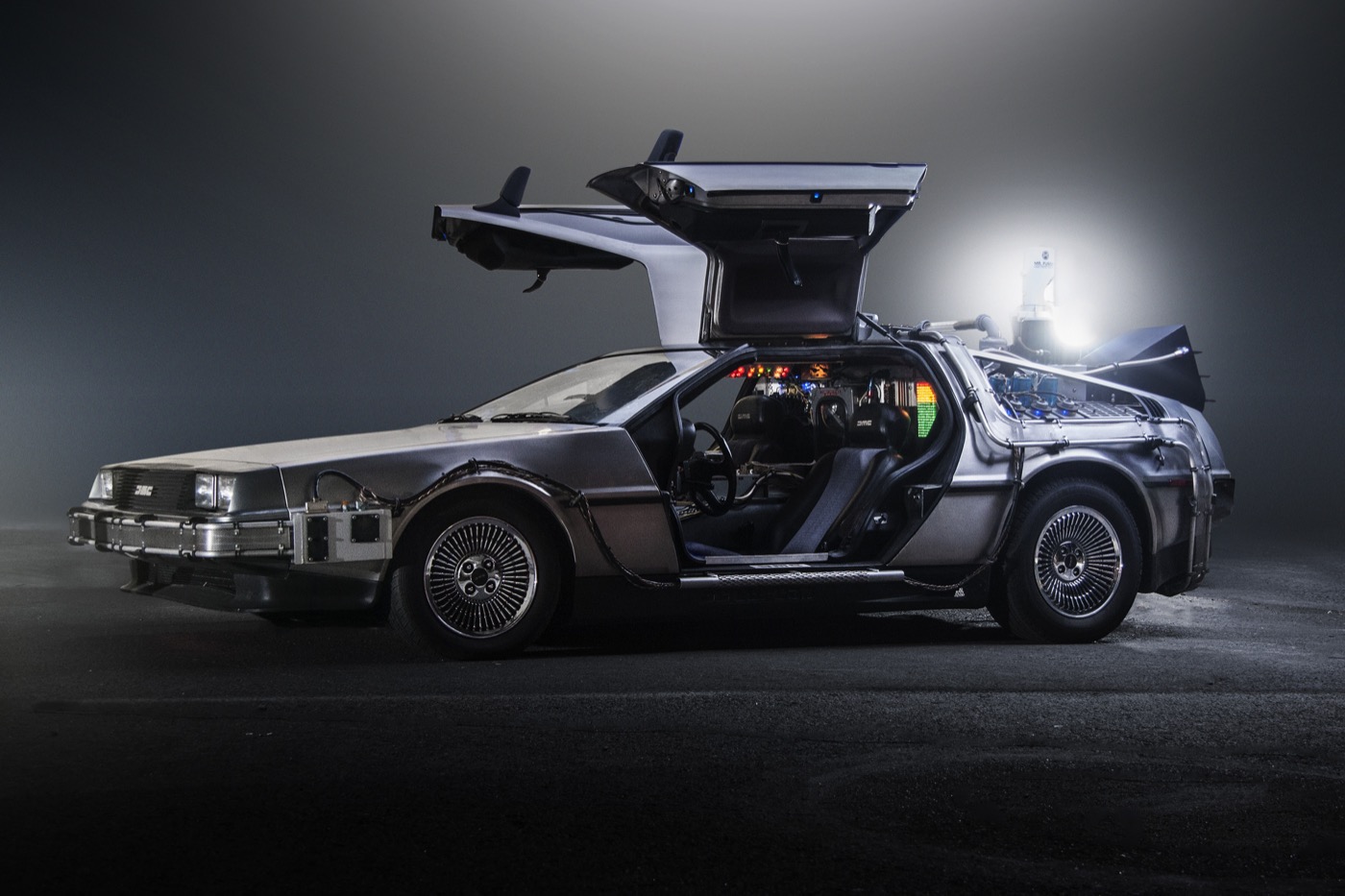 Oto Godfrey and Justin Morton (otogodfrey.com / jmortonphoto.com), Paul Nigh's T · CC BY-SA 4.0 DeLorean DMC-12 — 1:24 die-cast