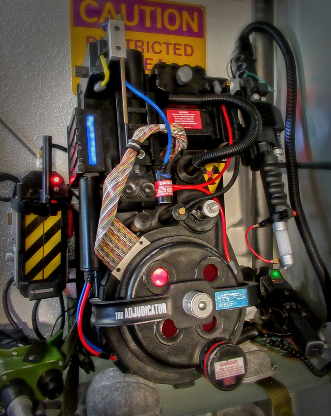 Groschopf (Wikimedia Commons) · CC BY-SA 4.0 Life-Size Replica Proton Pack - Ghostbusters