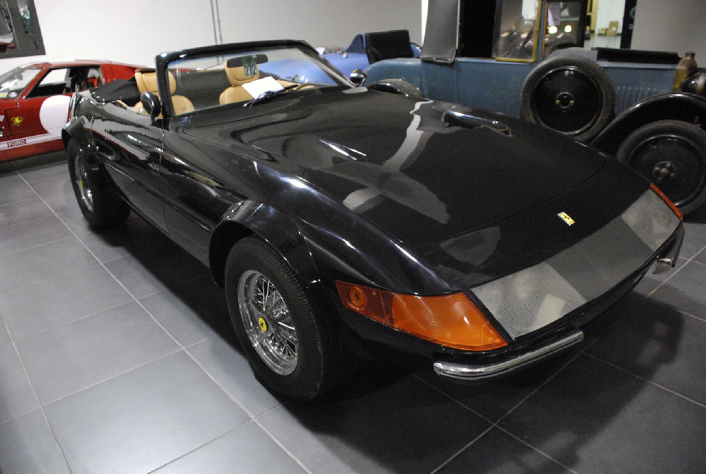 CC BY 3.0 (Wikimedia Commons; attribution: Cyberuly / cyberuly.com) · CC BY 3.0 (Wikimedia Commons; attribution: Cyberuly / cyberuly.com) McBurnie Daytona Spyder 365 GTS Replica (Miami Vice)