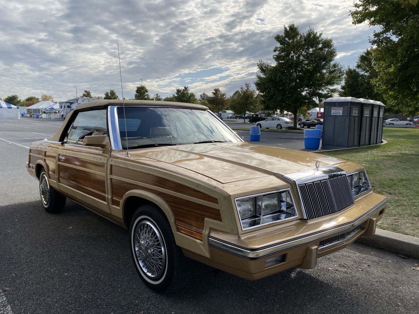 Chrysler LeBaron Town & Country Convertible — the "Jon Voight" car