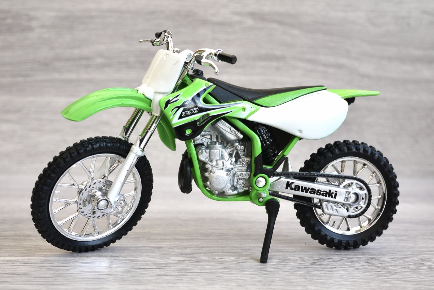 1:12 die-cast GPZ900R