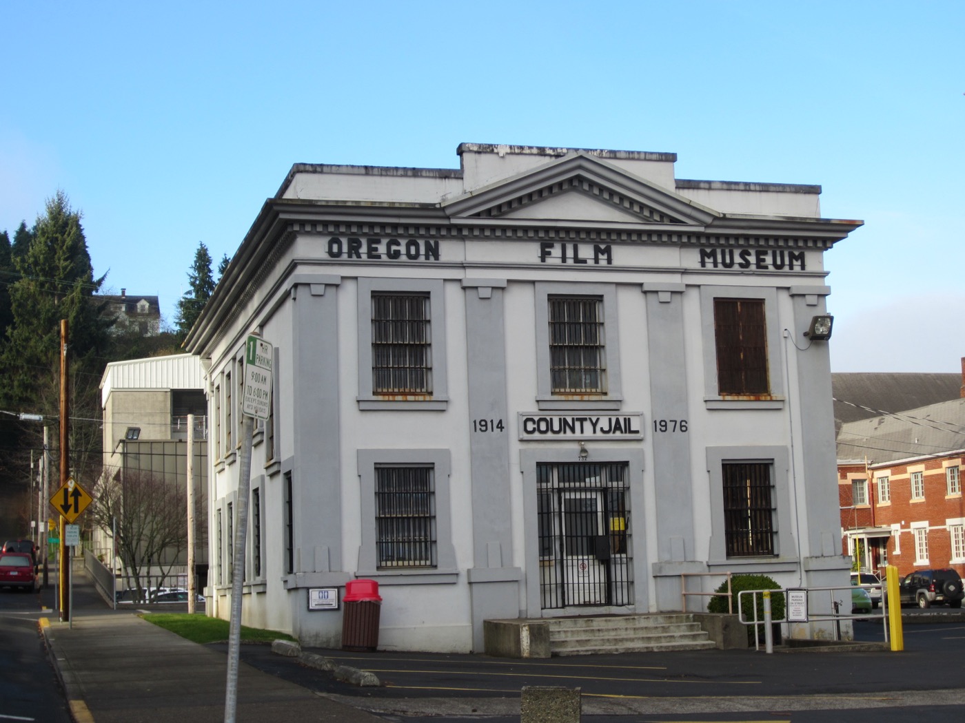 CC BY-SA 3.0 · CC BY-SA 3.0 Oregon Film Museum — the Fratelli jail